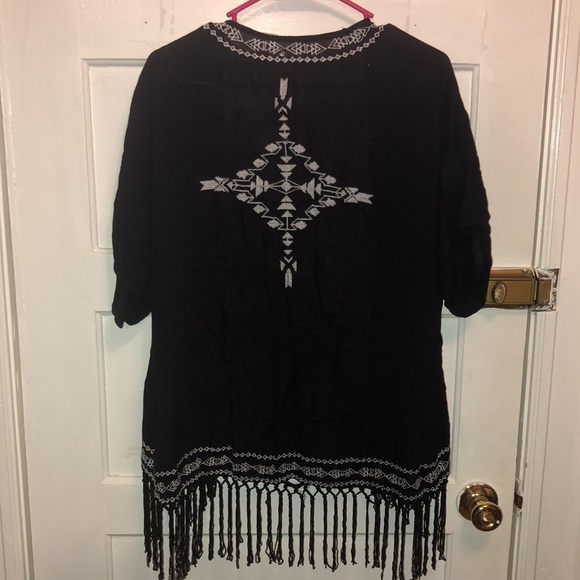 Geometrically patterned shall - Picture 2 of 4